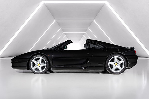 Ferrari 355 11 of 30