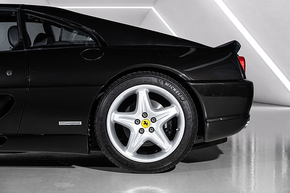 Ferrari 355 14 of 30