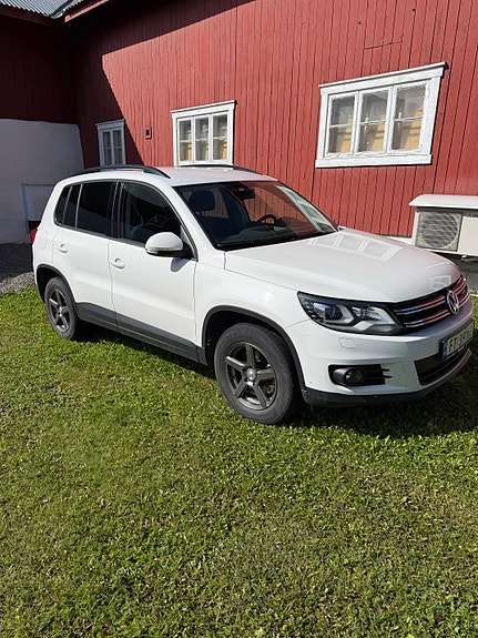 Volkswagen Tiguan 2 of 7
