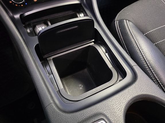 Mercedes-Benz CLA180 30 of 30