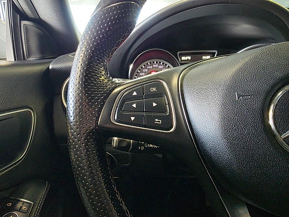 Mercedes-Benz CLA180 19 of 30