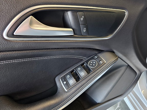 Mercedes-Benz CLA180 16 of 30