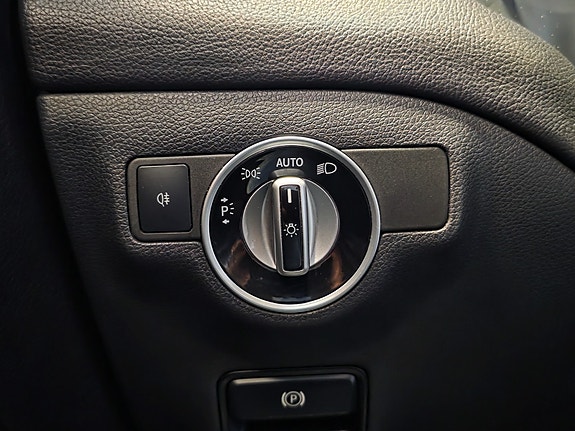 Mercedes-Benz CLA180 17 of 30