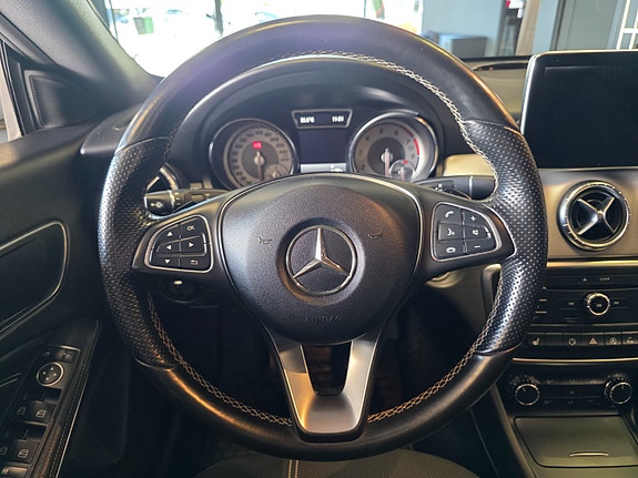 Mercedes-Benz CLA180 15 of 30