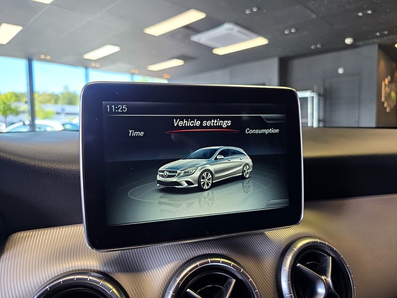 Mercedes-Benz CLA180 25 of 30