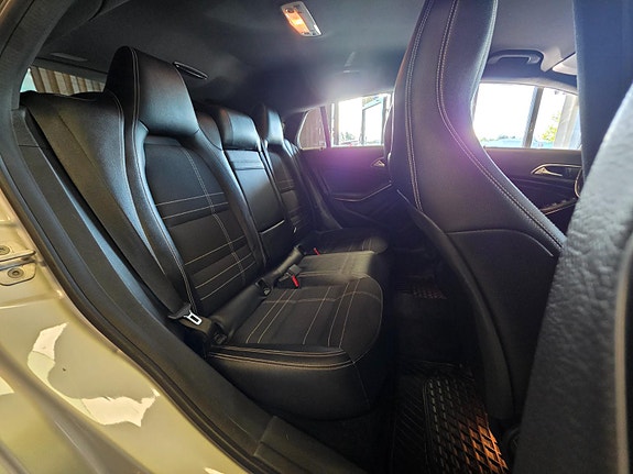 Mercedes-Benz CLA180 11 of 30
