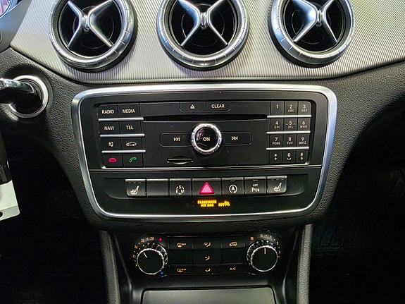 Mercedes-Benz CLA180 27 of 30