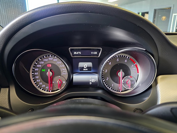 Mercedes-Benz CLA180 18 of 30