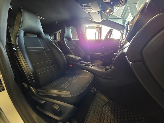 Mercedes-Benz CLA180 10 of 30