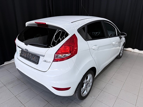 Ford Fiesta 8 of 30