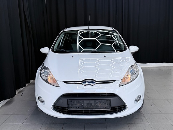 Ford Fiesta 2 of 30
