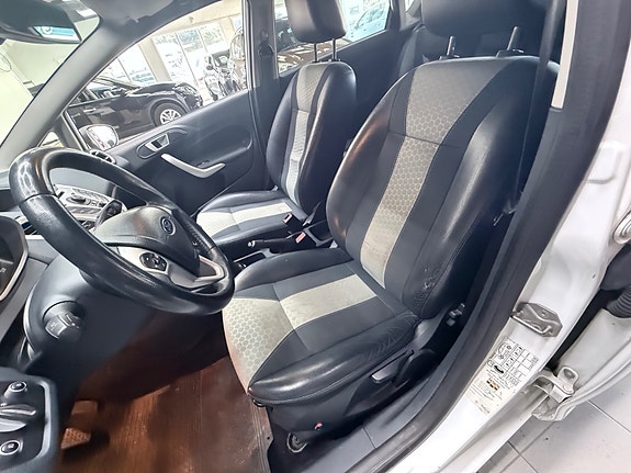 Ford Fiesta 12 of 30