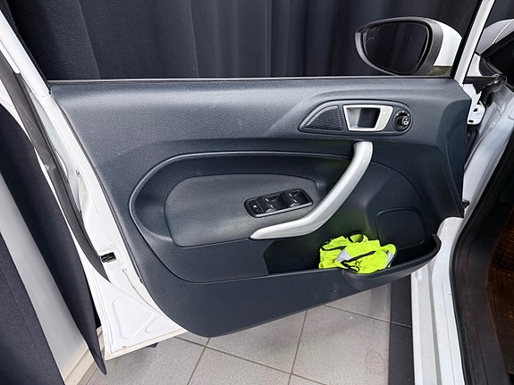 Ford Fiesta 11 of 30