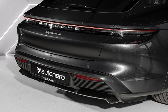 Porsche Taycan Cross Turismo 10 of 30