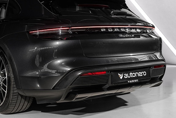 Porsche Taycan Cross Turismo 6 of 30