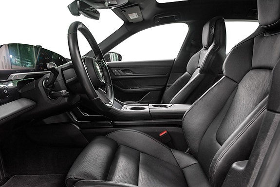 Porsche Taycan Cross Turismo 15 of 30