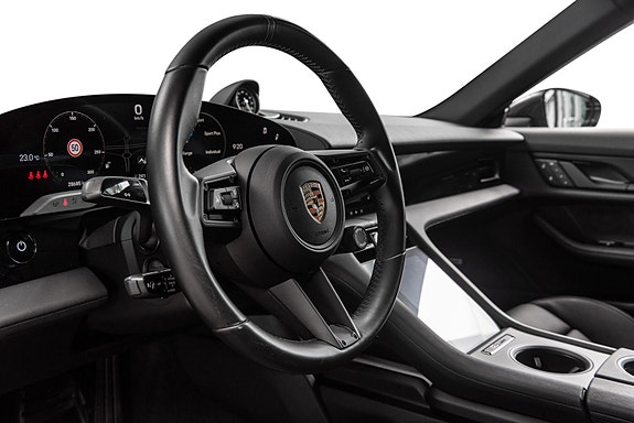 Porsche Taycan Cross Turismo 19 of 30