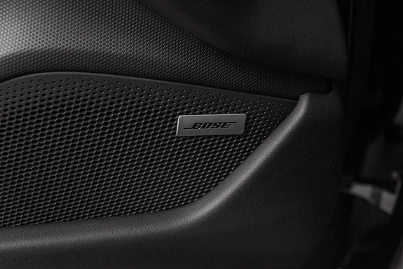 Porsche Taycan Cross Turismo 18 of 30