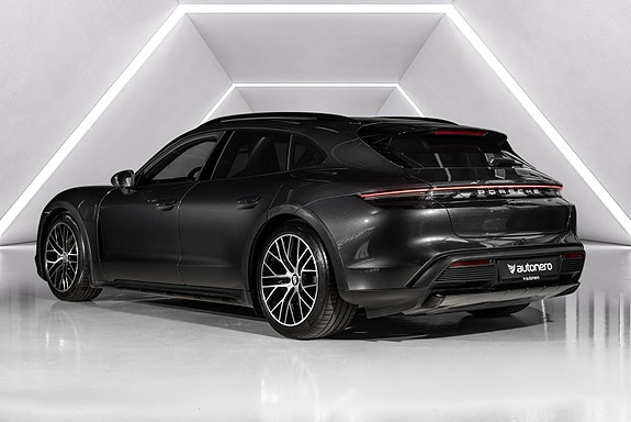 Porsche Taycan Cross Turismo 2 of 30