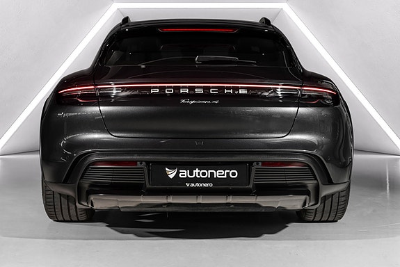 Porsche Taycan Cross Turismo 8 of 30