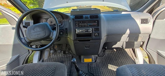 Toyota HiAce 10 of 23