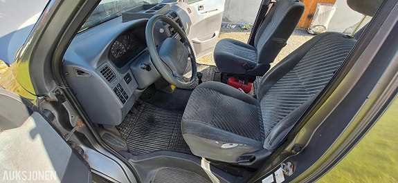 Toyota HiAce 14 of 23