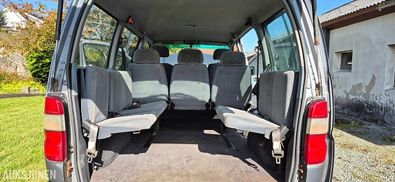 Toyota HiAce 17 of 23