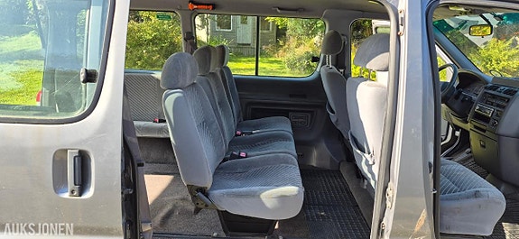 Toyota HiAce 15 of 23