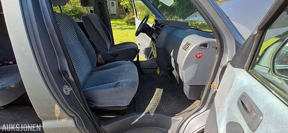 Toyota HiAce 13 of 23