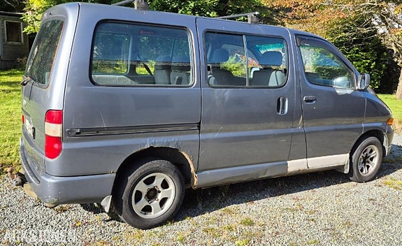 Toyota HiAce 4 of 23