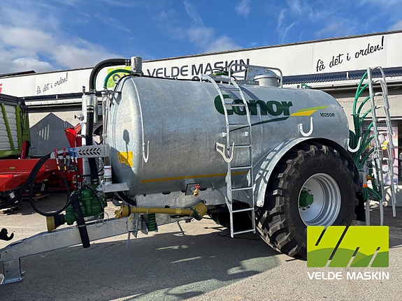 CONOR 10250R Vakumvogn + Stripespreder
