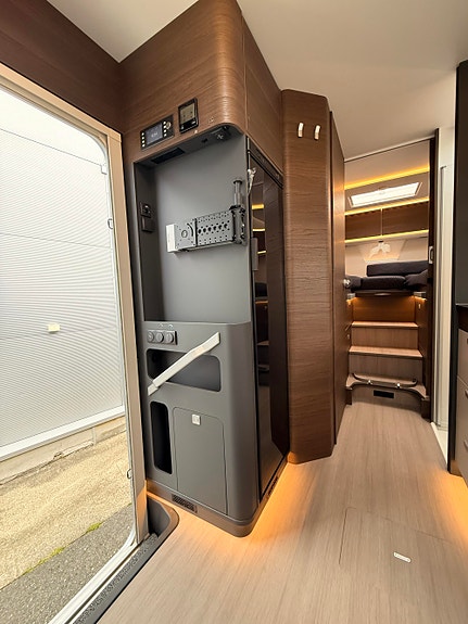 Adria Sonic Supreme 700 SL 2,2 / 180 hk 8G Aut *4400kg/Loungepack/LED-lys* 21 of 30