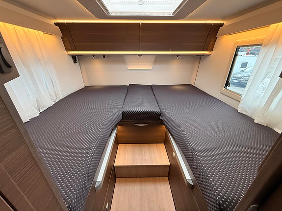 Adria Sonic Supreme 700 SL 2,2 / 180 hk 8G Aut *4400kg/Loungepack/LED-lys* 28 of 30