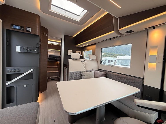 Adria Sonic Supreme 700 SL 2,2 / 180 hk 8G Aut *4400kg/Loungepack/LED-lys* 20 of 30