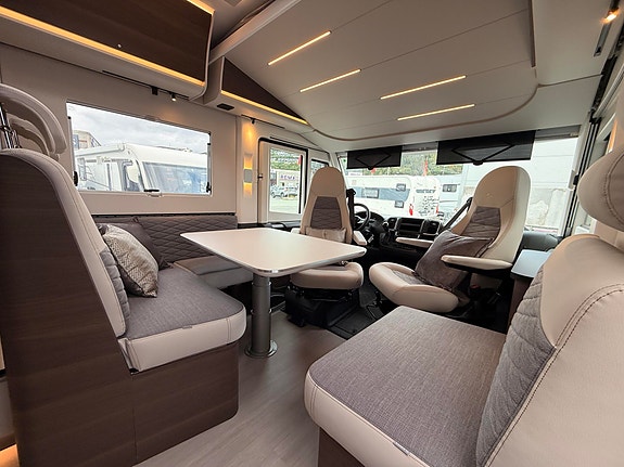 Adria Sonic Supreme 700 SL 2,2 / 180 hk 8G Aut *4400kg/Loungepack/LED-lys* 16 of 30