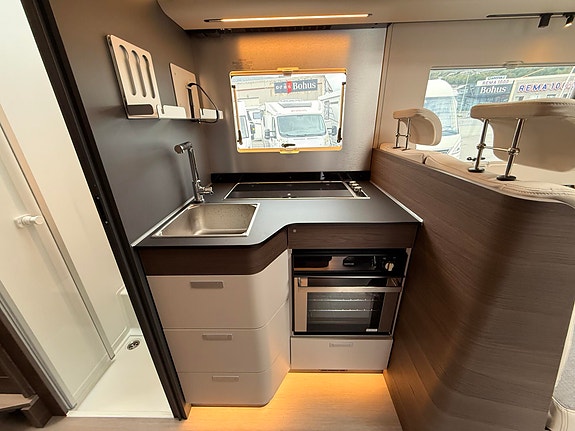 Adria Sonic Supreme 700 SL 2,2 / 180 hk 8G Aut *4400kg/Loungepack/LED-lys* 25 of 30