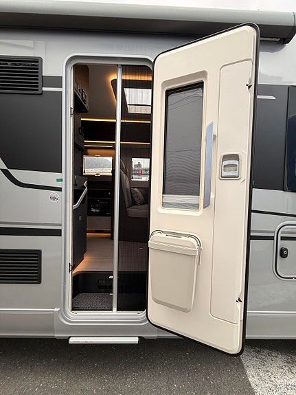 Adria Sonic Supreme 700 SL 2,2 / 180 hk 8G Aut *4400kg/Loungepack/LED-lys* 10 of 30