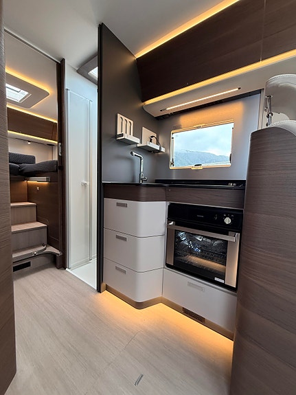 Adria Sonic Supreme 700 SL 2,2 / 180 hk 8G Aut *4400kg/Loungepack/LED-lys* 18 of 30