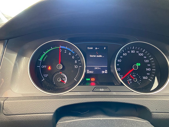 Volkswagen e-Golf VII 18 of 18
