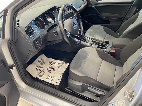 Volkswagen e-Golf VII 11 of 18
