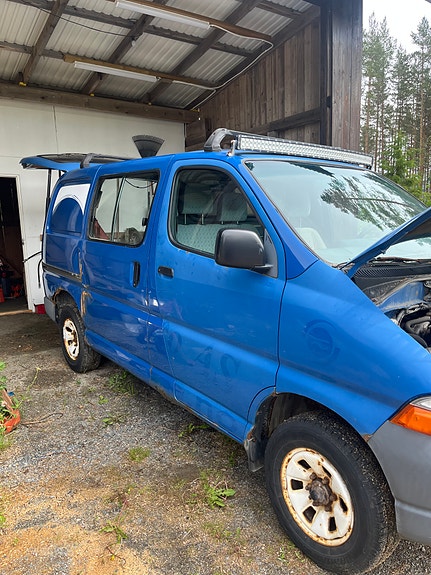 Toyota HiAce 4 of 7