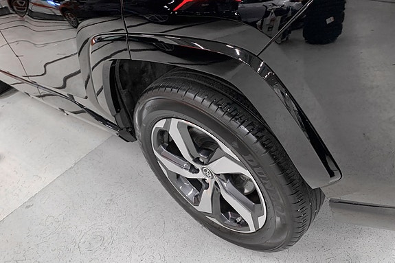 Toyota RAV4 Plug-in Hybrid 8 of 14