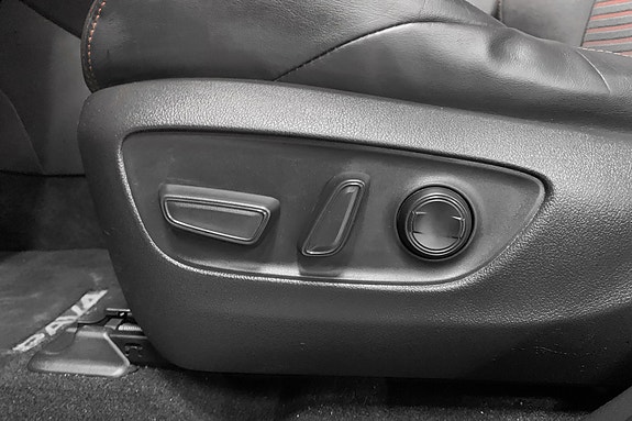 Toyota RAV4 Plug-in Hybrid 10 of 14