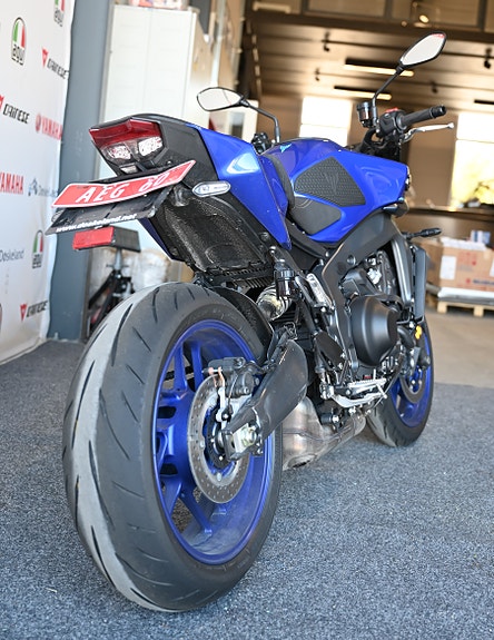 Yamaha MT-09 4 of 8