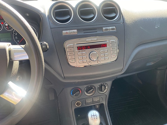Ford Transit Connect 9 of 11