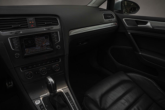 Volkswagen Golf Alltrack 10 of 22