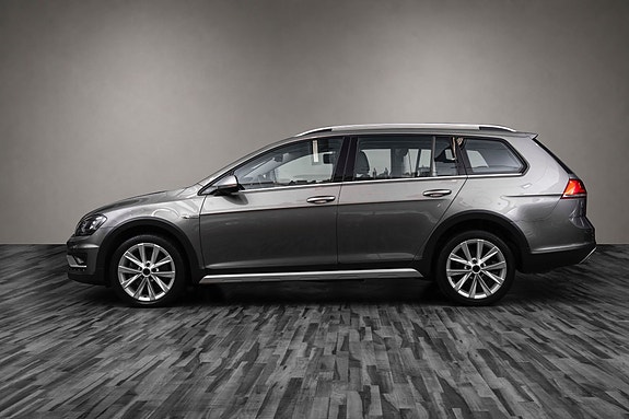 Volkswagen Golf Alltrack 2 of 22