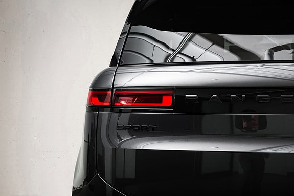 Land Rover Range Rover Sport 10 of 30
