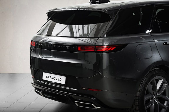 Land Rover Range Rover Sport 9 of 30