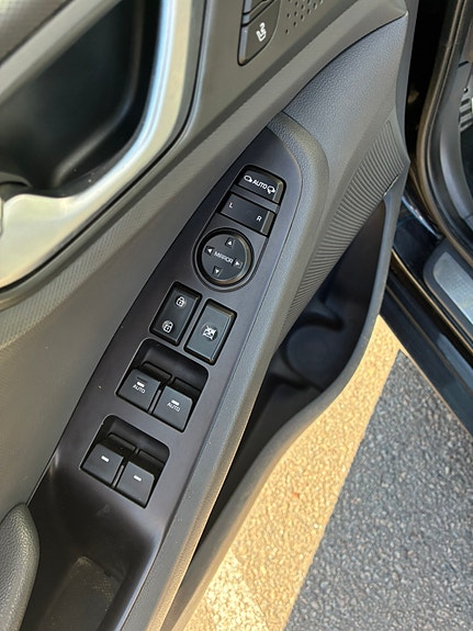 Hyundai IONIQ 8 of 11